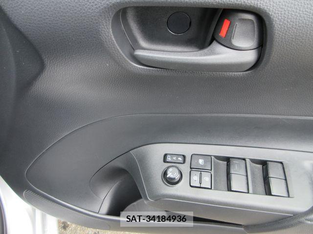 Toyota AQUA 2023-05 8128863-24