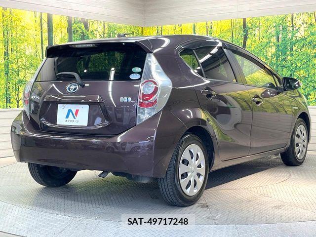 Toyota AQUA 2014-04 8128906-16