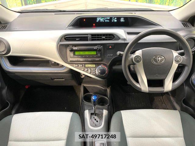 Toyota AQUA 2014-04 8128906-1