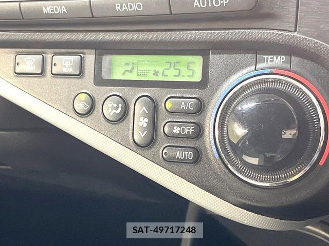 Toyota AQUA 2014-04 8128906-3