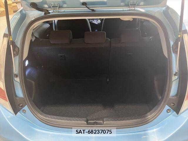 Toyota AQUA 2015-02 8128908-10