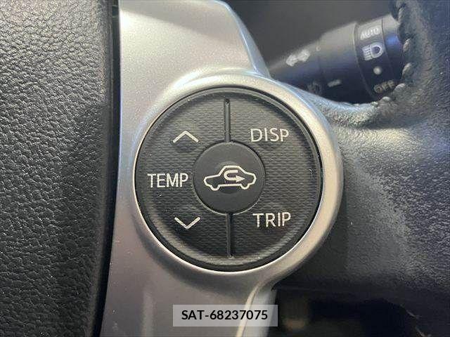 Toyota AQUA 2015-02 8128908-13