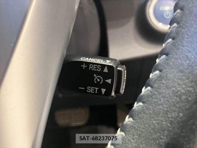 Toyota AQUA 2015-02 8128908-14