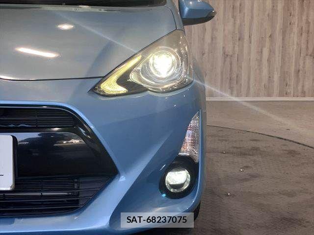 Toyota AQUA 2015-02 8128908-15