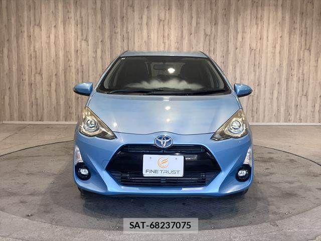 Toyota AQUA 2015-02 8128908-17