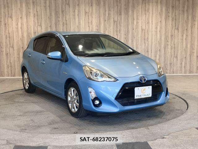 Toyota AQUA 2015-02 8128908-18
