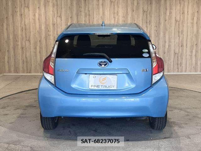 Toyota AQUA 2015-02 8128908-21