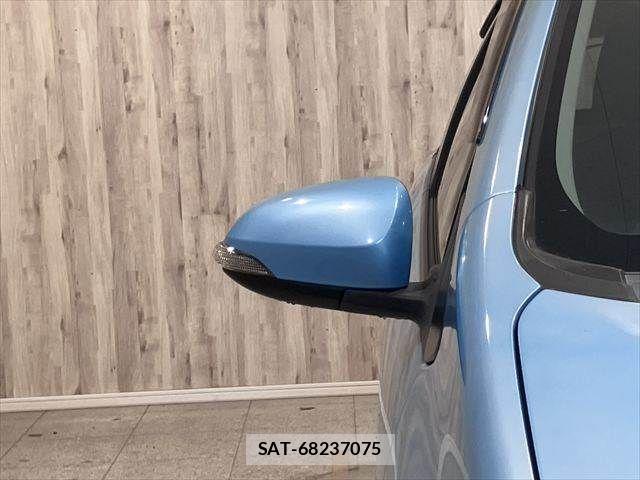 Toyota AQUA 2015-02 8128908-25