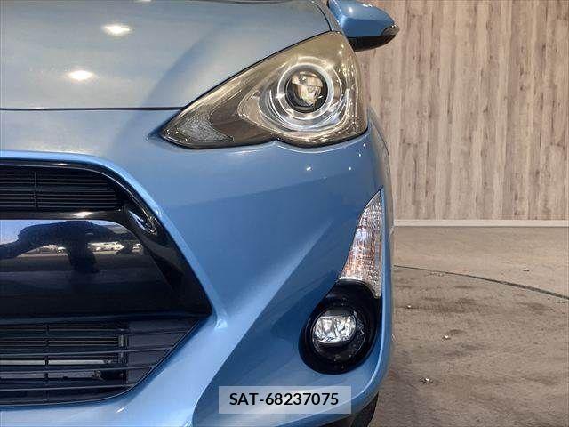 Toyota AQUA 2015-02 8128908-26