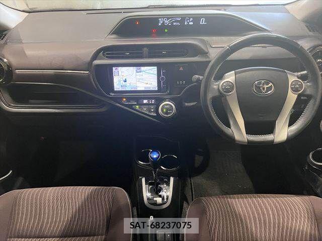 Toyota AQUA 2015-02 8128908-2