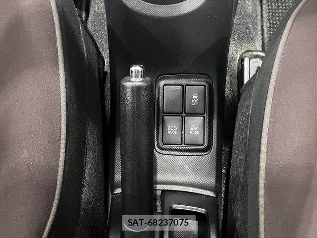 Toyota AQUA 2015-02 8128908-6