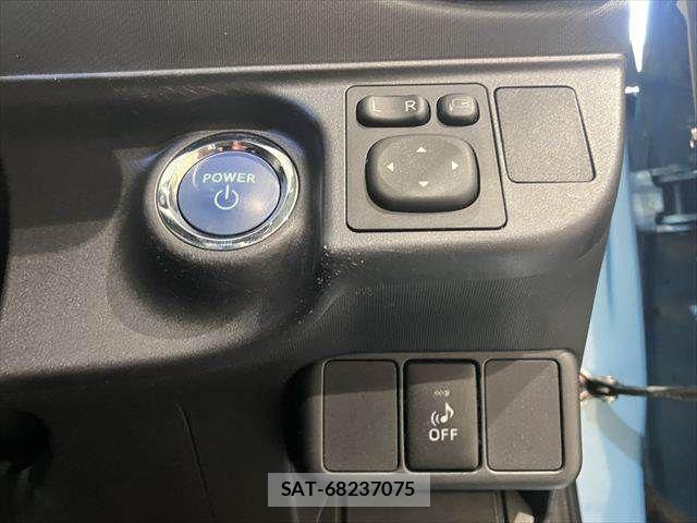 Toyota AQUA 2015-02 8128908-7