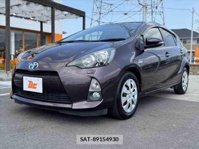Toyota AQUA 2014-04 8128905-9