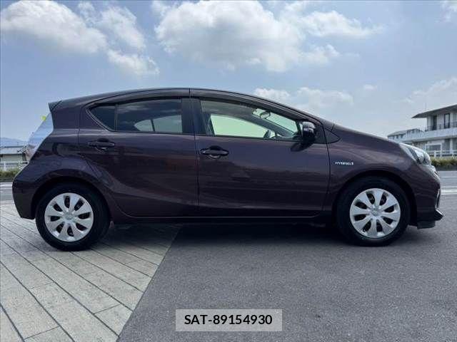 Toyota AQUA 2014-04 8128905-11