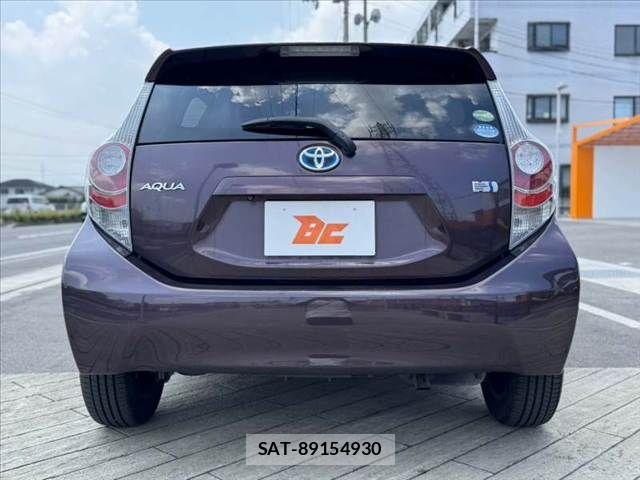 Toyota AQUA 2014-04 8128905-13
