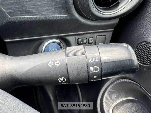 Toyota AQUA 2014-04 8128905-24