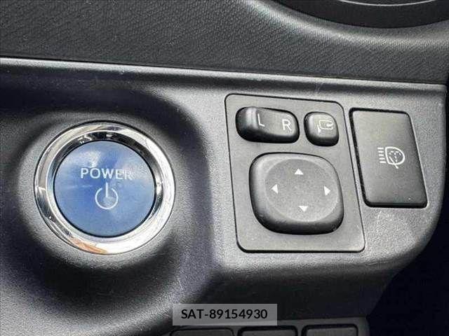 Toyota AQUA 2014-04 8128905-4