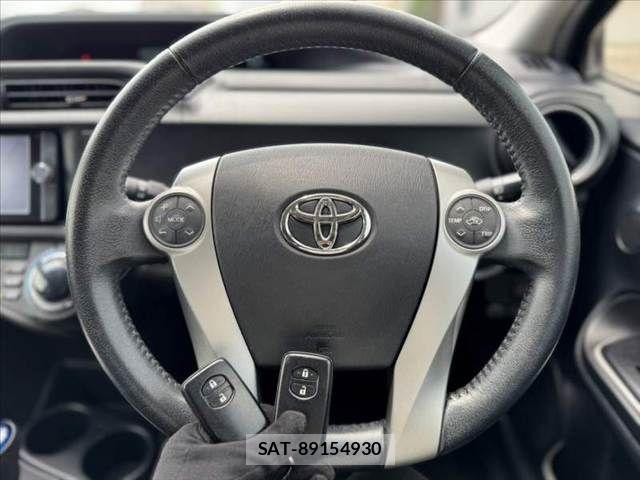 Toyota AQUA 2014-04 8128905-5