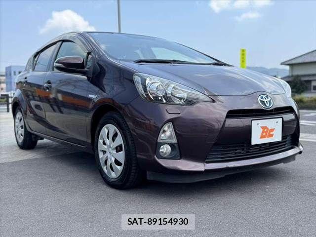 Toyota AQUA 2014-04 8128905-7