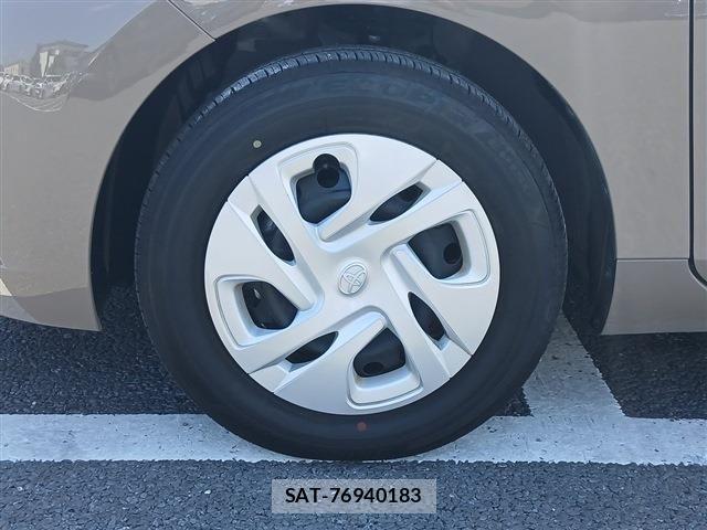 Toyota AQUA 2025-12 8128849-12