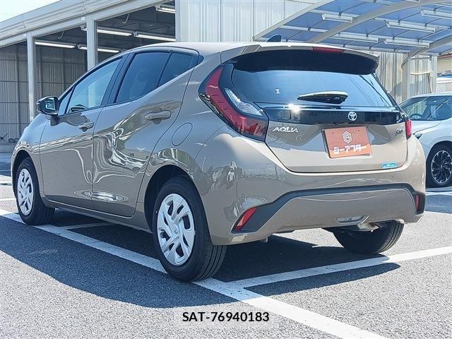 Toyota AQUA 2025-12 8128849-21