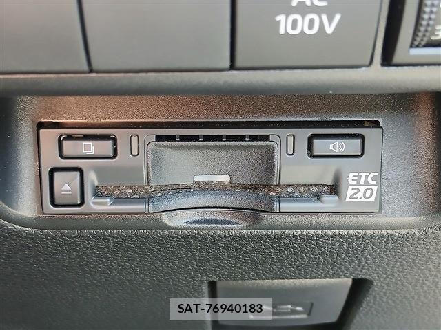 Toyota AQUA 2025-12 8128849-4