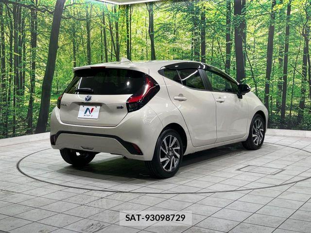 Toyota AQUA 2024-01 8128860-16