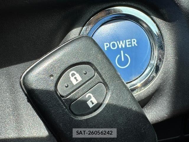 Toyota AQUA 2018-10 8128876-17