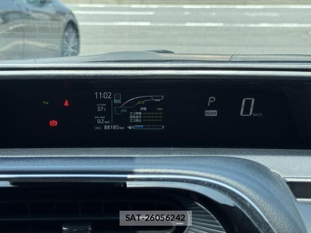 Toyota AQUA 2018-10 8128876-18