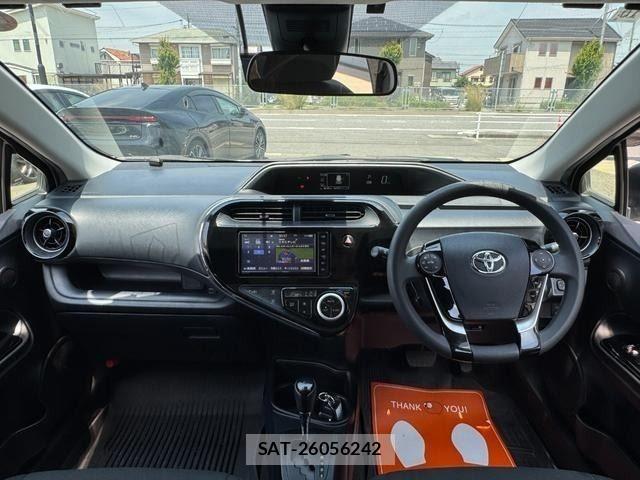 Toyota AQUA 2018-10 8128876-1