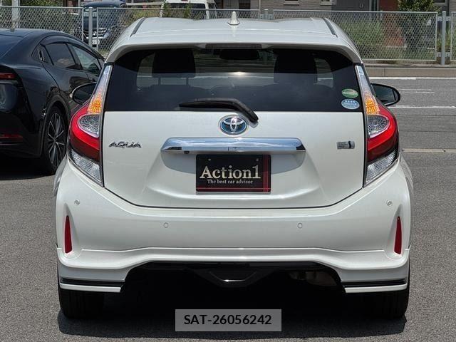 Toyota AQUA 2018-10 8128876-4