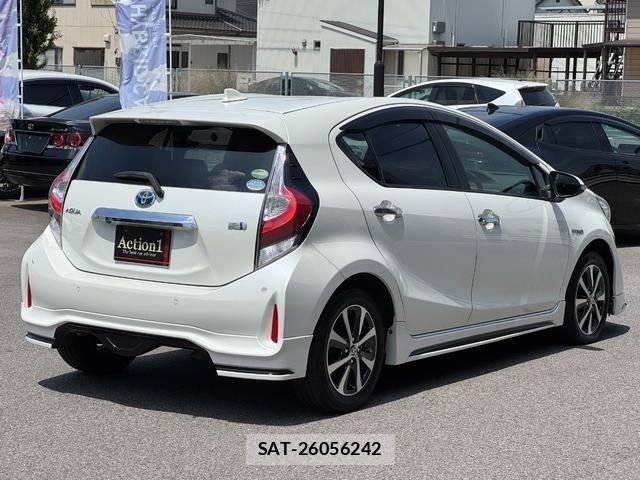 Toyota AQUA 2018-10 8128876-5