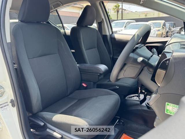 Toyota AQUA 2018-10 8128876-8