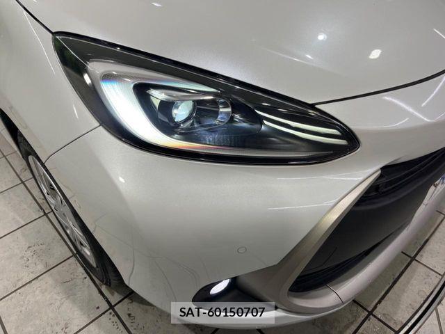 Toyota AQUA 2022-03 8128862-11