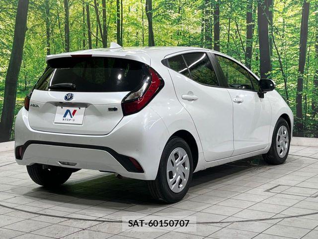 Toyota AQUA 2022-03 8128862-16