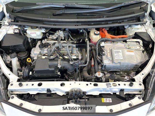 Toyota AQUA 2018-12 8128873-17