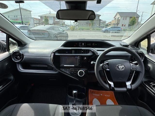 Toyota AQUA 2020-03 8128875-1