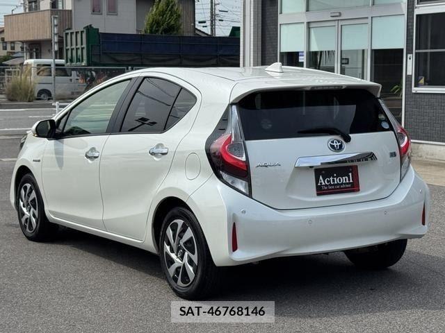 Toyota AQUA 2020-03 8128875-3