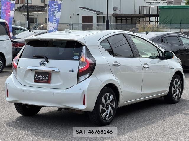 Toyota AQUA 2020-03 8128875-5
