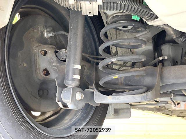 Toyota AQUA 2015-10 8128874-19