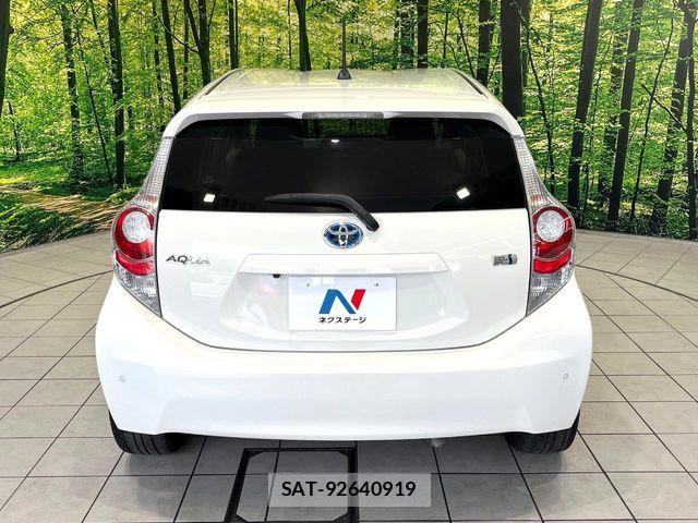 Toyota AQUA 2014-09 8128897-14