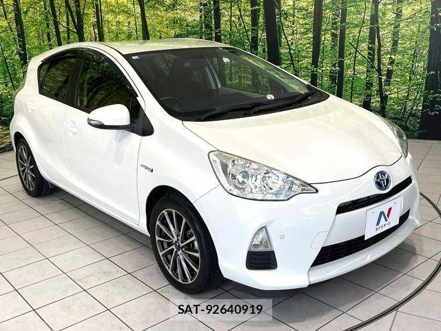 Toyota AQUA 2014-09 8128897-15
