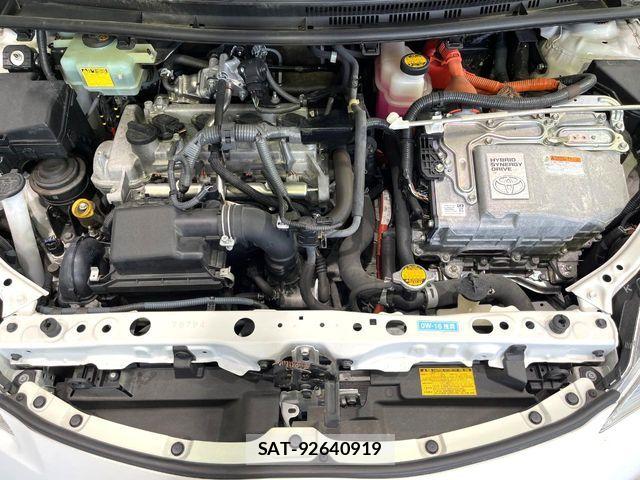 Toyota AQUA 2014-09 8128897-17