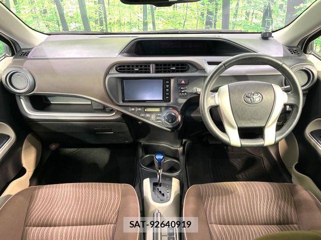 Toyota AQUA 2014-09 8128897-1
