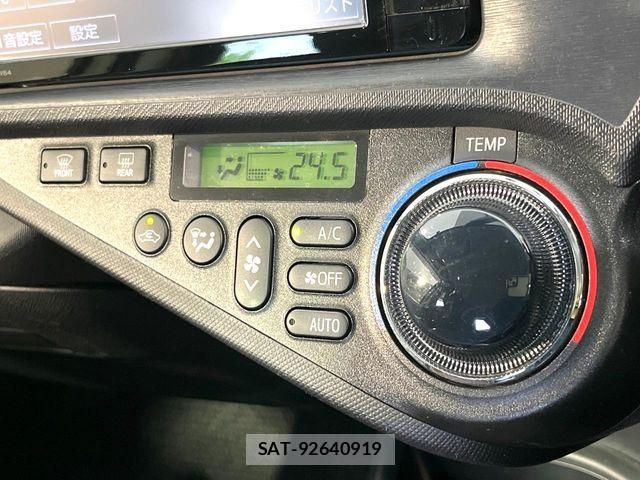 Toyota AQUA 2014-09 8128897-6