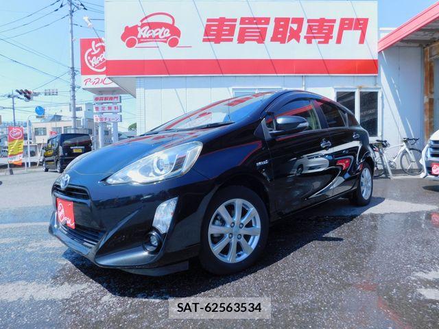 Toyota AQUA 2017-02 8128904-0