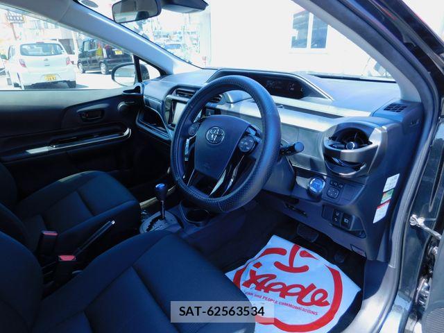 Toyota AQUA 2017-02 8128904-11