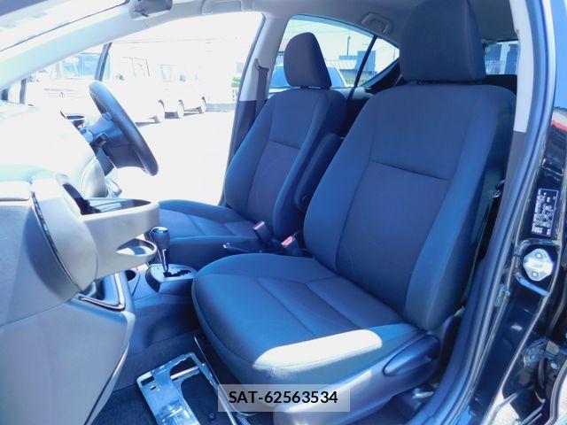 Toyota AQUA 2017-02 8128904-13