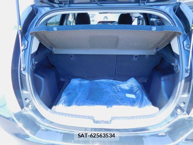 Toyota AQUA 2017-02 8128904-15