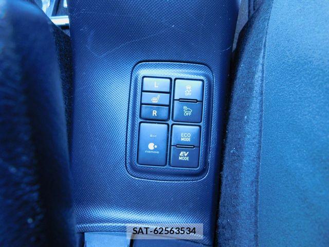 Toyota AQUA 2017-02 8128904-18